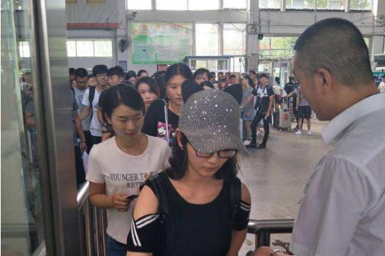 大一新生入学，如何能够买到学生票？这些流程你要知道