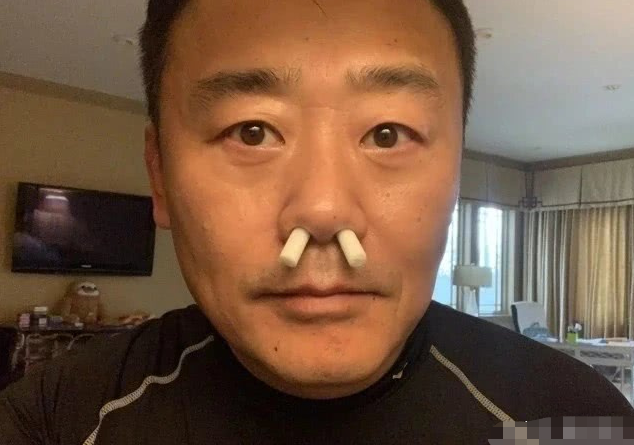 周立波从一夜成名到身败名裂，你以为自作自受？其实背后隐藏秘密