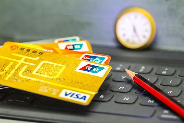 明明信用卡可以取现，为什么有人偏要套现？银行经理解释得很清楚