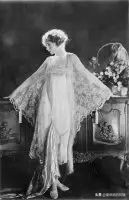 一样鸡蛋面粉白砂糖，两货有啥不一样？海绵和戚风的本质差别