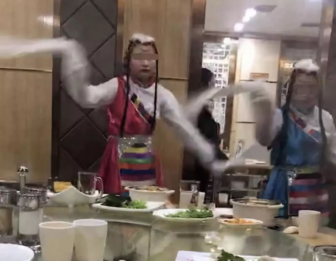 在网红饭店看土味表演，是我经历过最尴尬的事