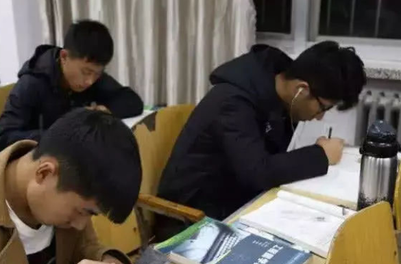 钱学森96分试卷火了，字体比“衡水字体”还好？差距一目了然