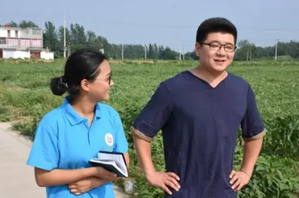 乡镇公务员将集体涨工资，县城公务员羡慕不来，你愿意报考吗