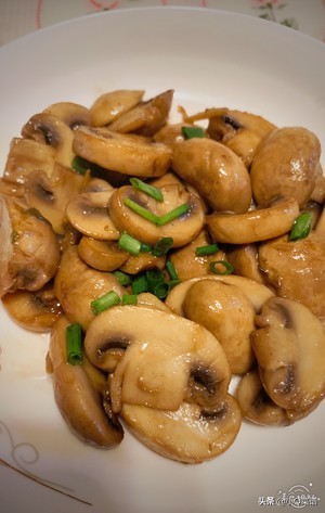 比肉好吃的素菜菜谱，清炒口蘑菇，简单美味营养，10分钟搞定