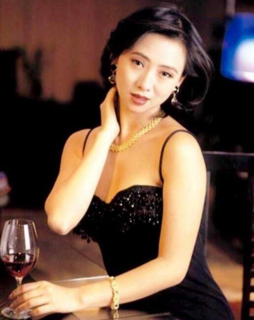 翁虹的风月情史，从性感女神变为贤妻良母，靠美色征服了5个男人