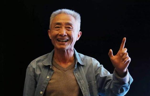 他是华中师范大学博导，“国民教授”，“别人家的老师”戴建业