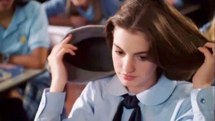 安妮海瑟薇：从万人追捧到人人唾弃的“绿茶”，她经历了什么？