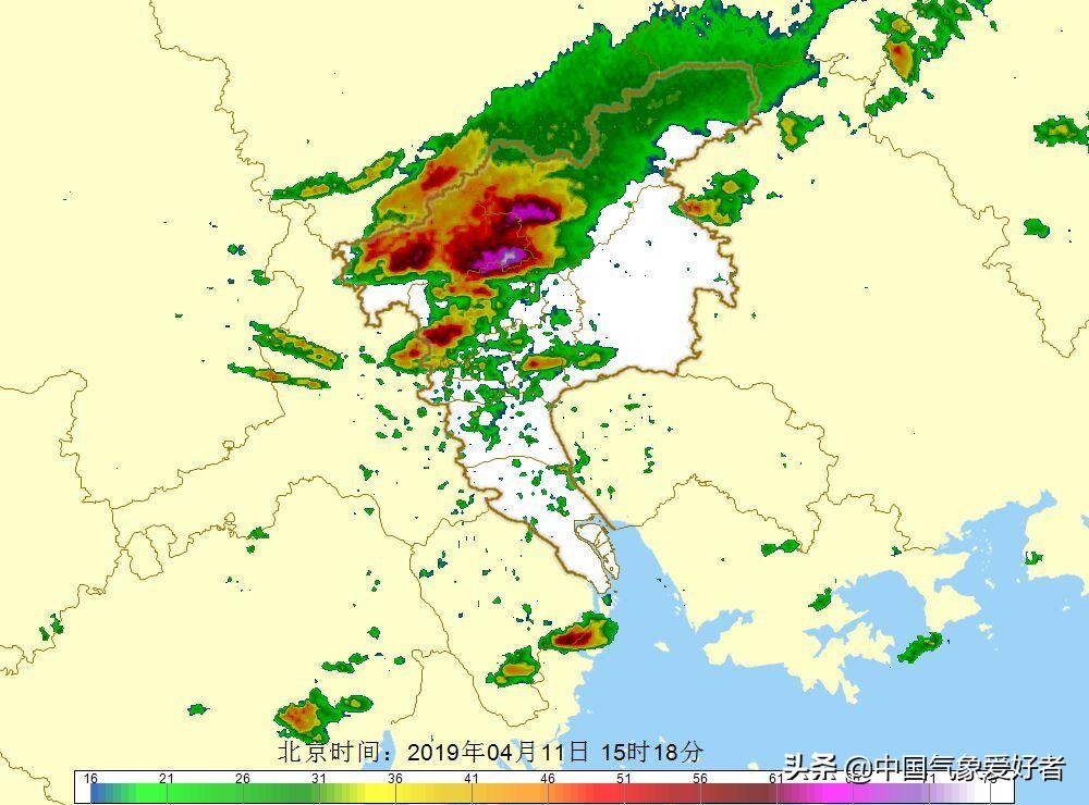 从雷达回波上看,广州西北部局地雷达回波红中泛紫紫中透白,表示雷达