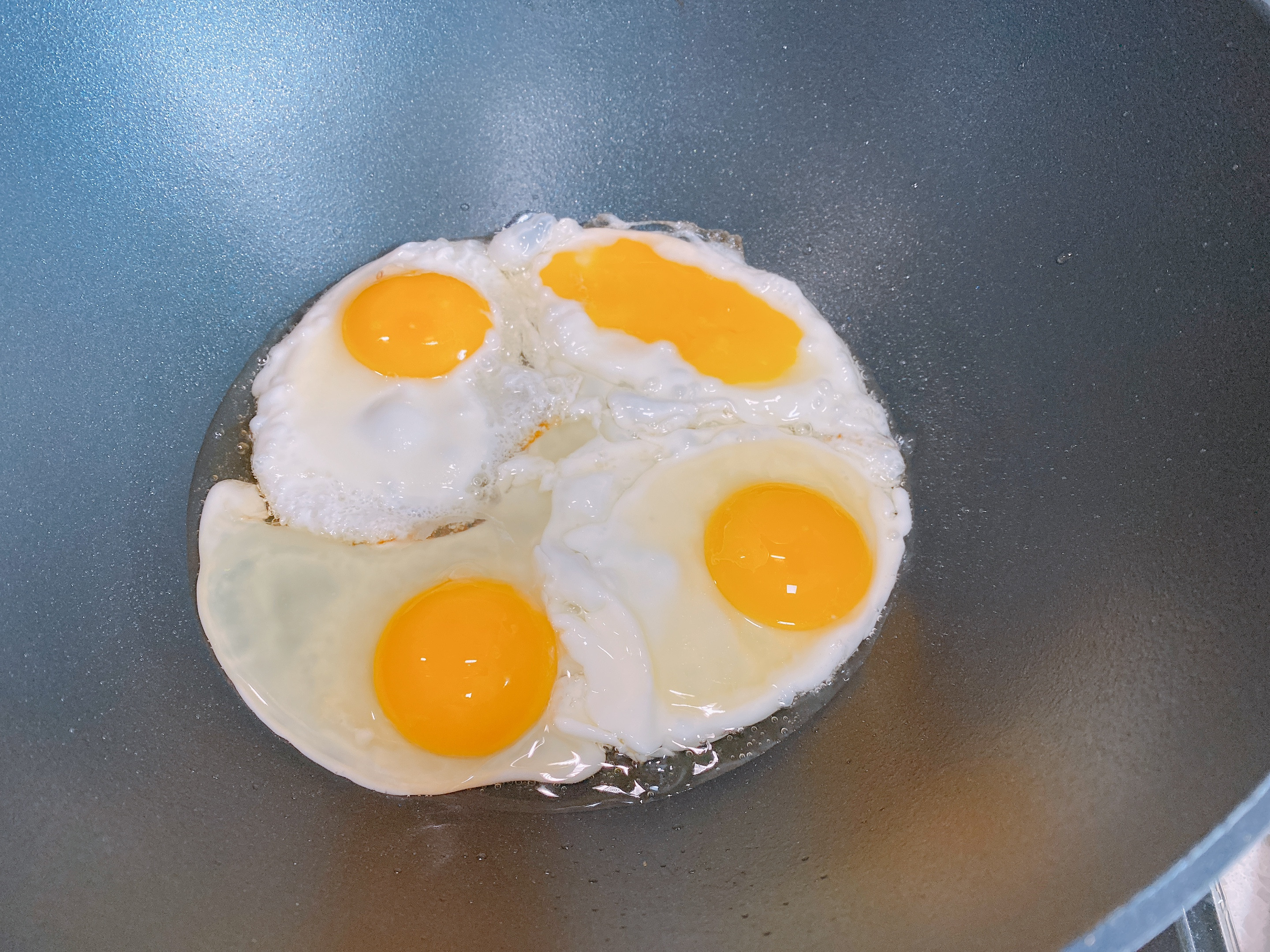 冬天要多喝这“2白汤”，荤素搭配，汤色浓白不油腻，10分钟完成