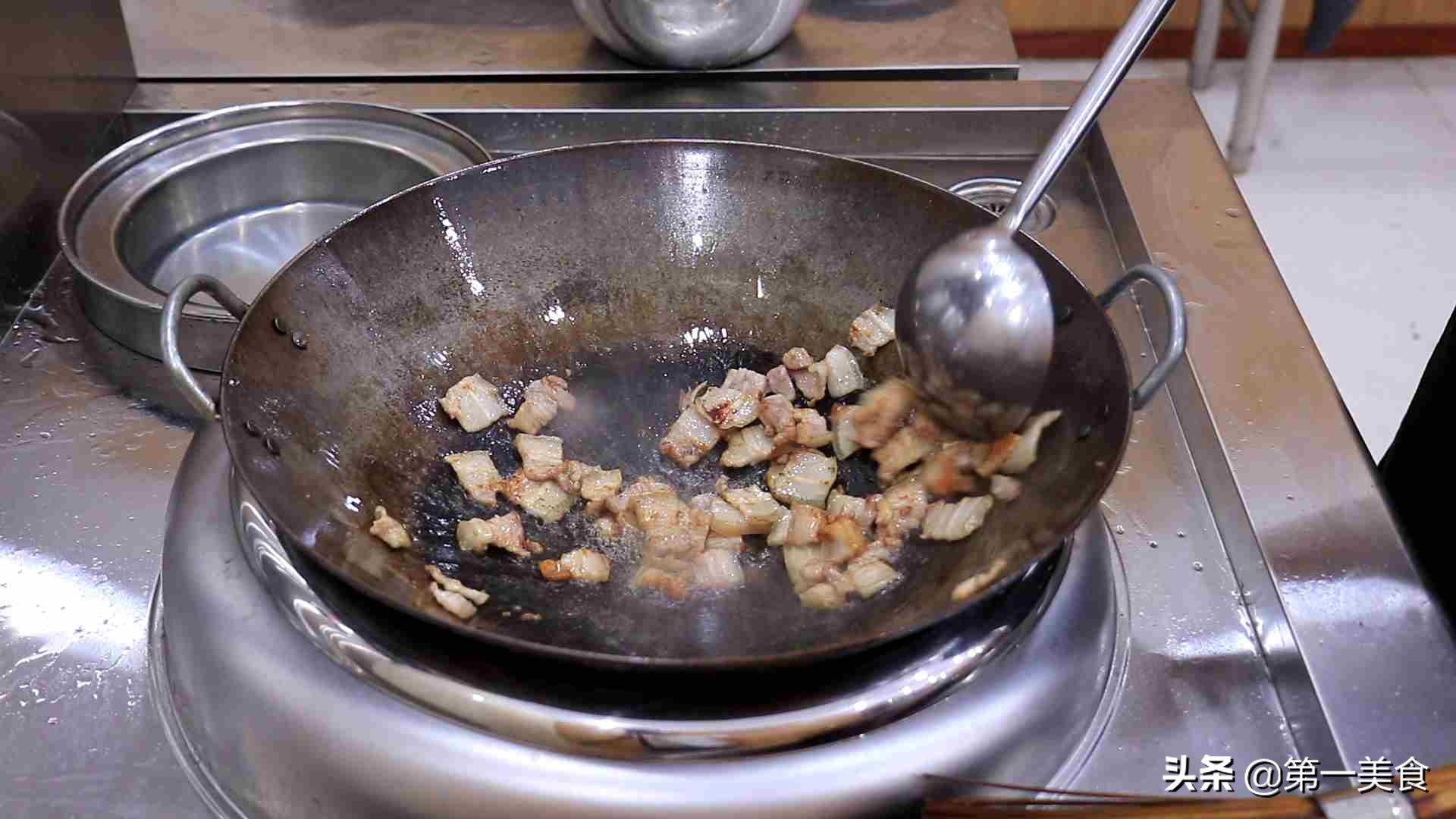 干锅包菜的家常做法（教你做干锅包菜简单快速接地气）