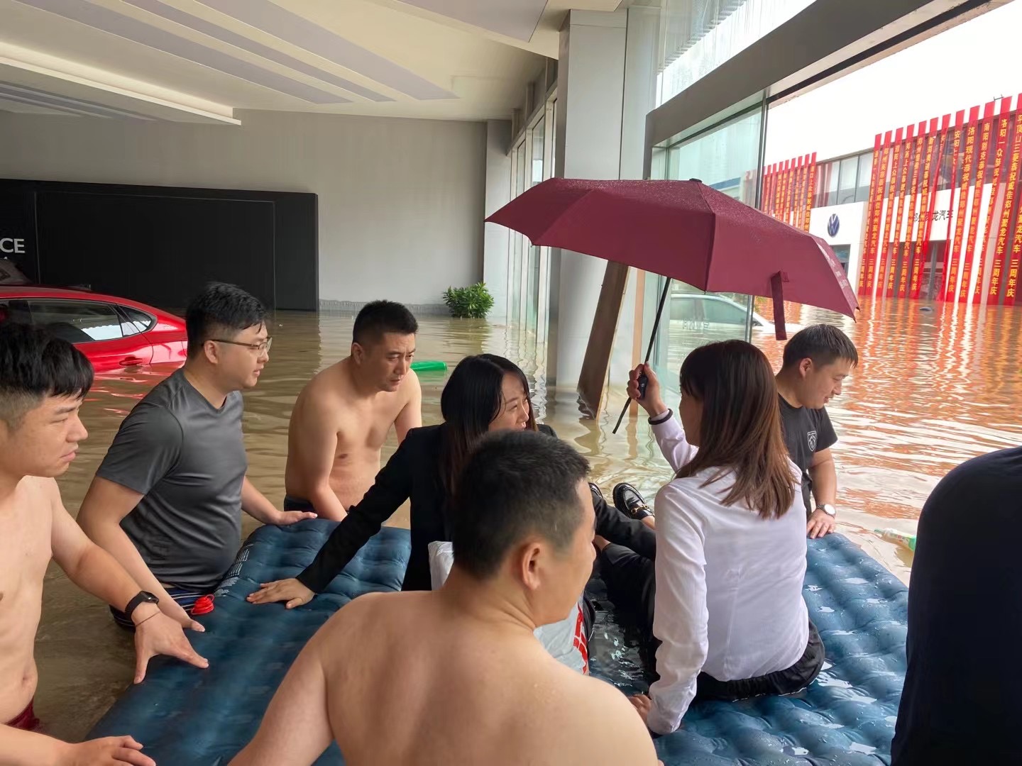 郑州汽车行业受灾严重，有4S店水深过胸口，具体损失正在统计中