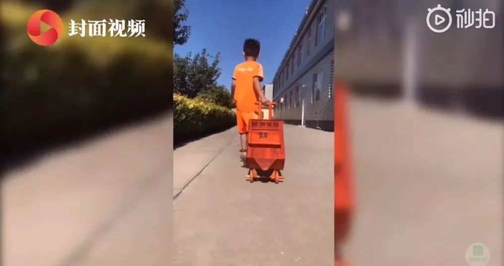 暖哭朋友圈的瞬间：这世上最爱孩子的人，或许不是妈妈