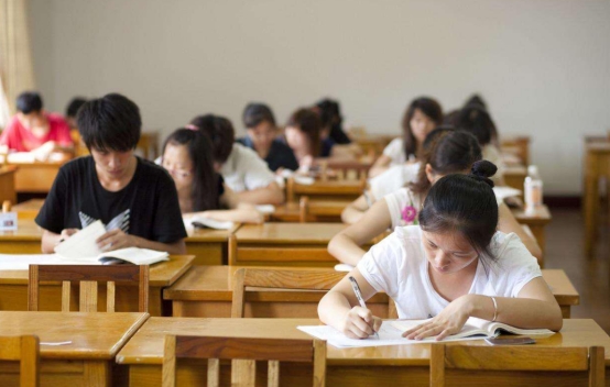 大学里“容易挂科”的学科，考60分就心满意足，要什么自行车