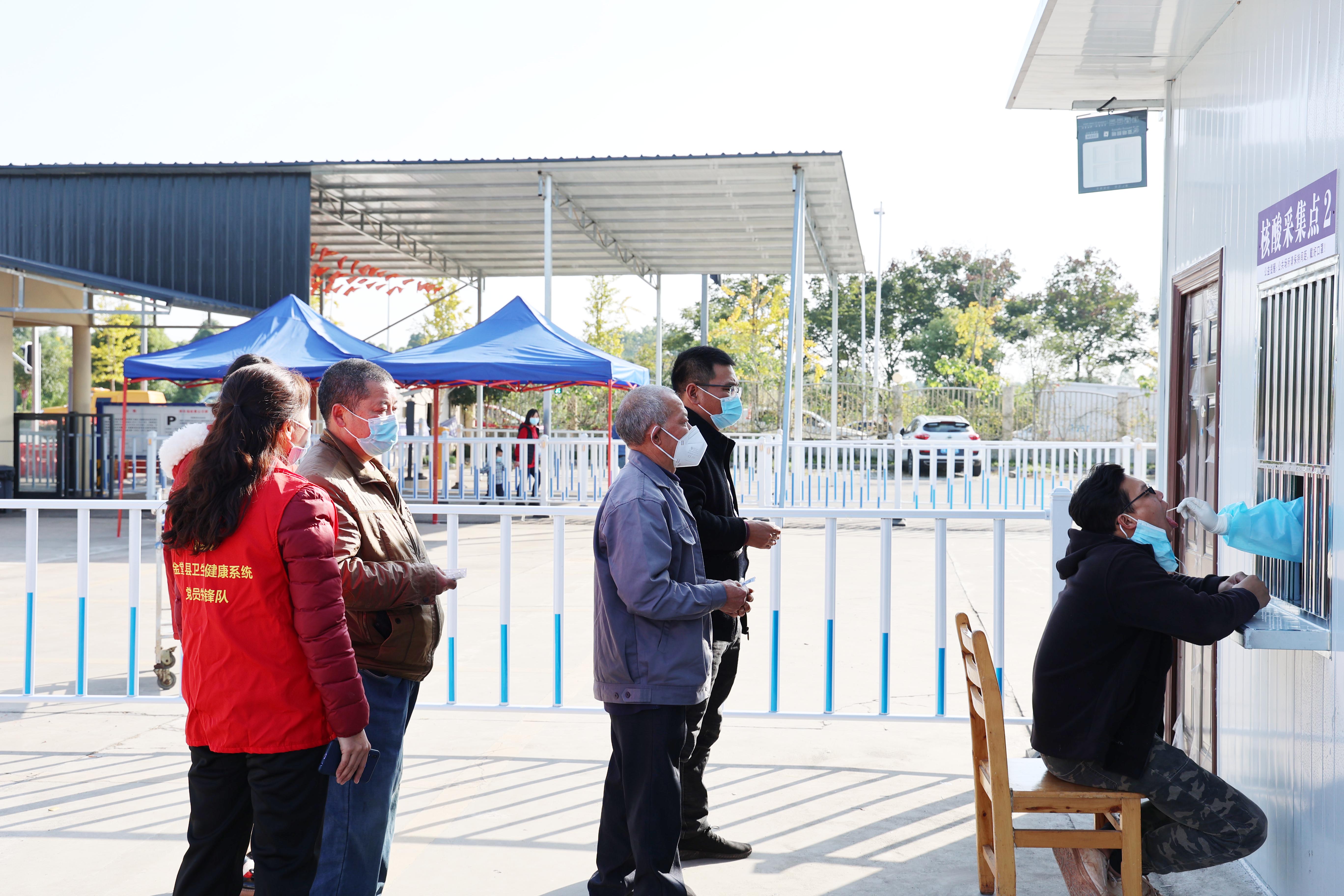 致敬丨坚守各个岗位的最美战“疫”人