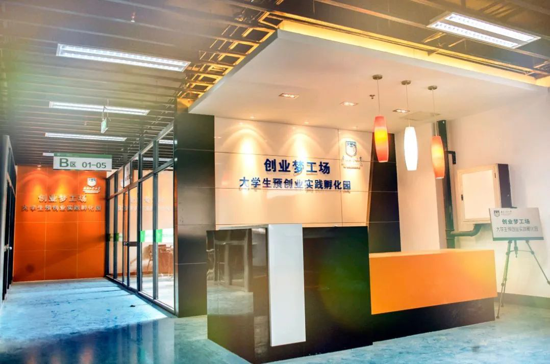 南京“超豪华”大学：别墅宿舍，配备电梯、空调、独卫，坐拥影院、游泳馆、健身房！