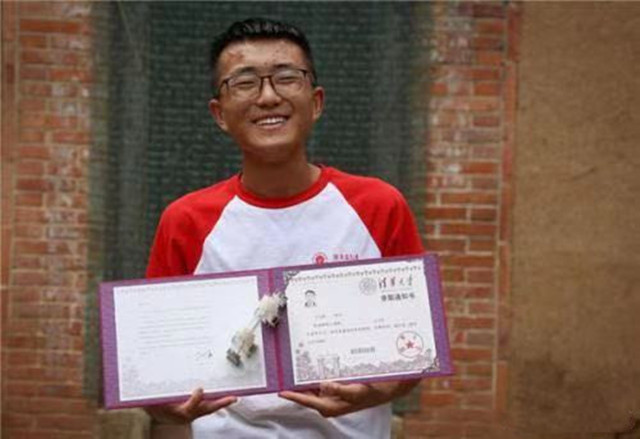 寒门出贵子，放学帮父母下地喂猪，他凭什么能高考710分进清华？