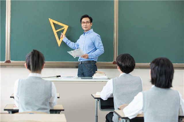 收了课后托管服务费后，老师的收入有多高？一起来算个明白账