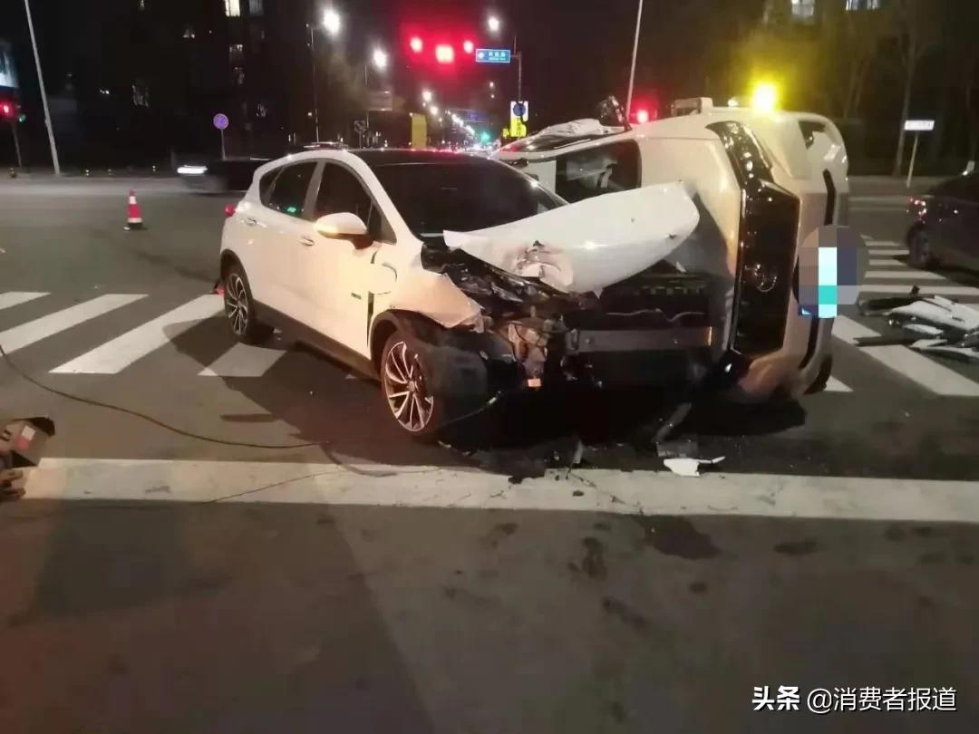 吉利汽车前保险杠凹陷：车头碰撞导致变形