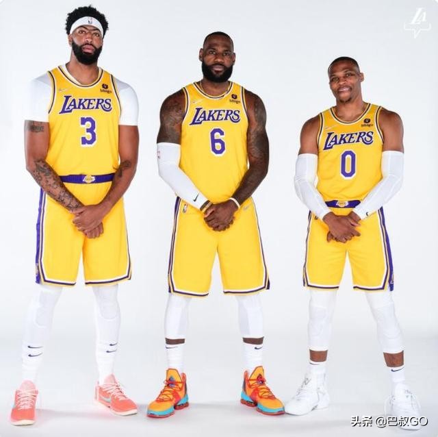 为什么nba要换球衣供应商(主动更换球衣！感恩老詹照顾，同样是离开湖人，你才像冠军锋线)