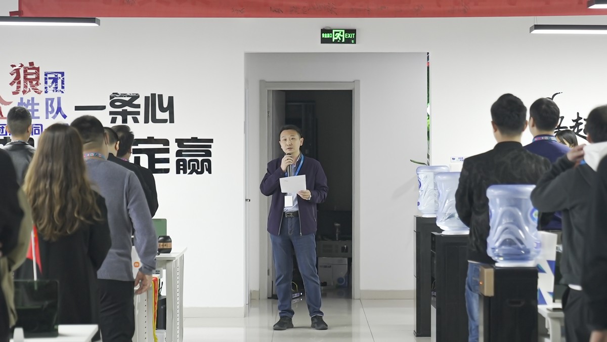 河北聚冀举行10月启动会头条寻人公益项目再授勋章