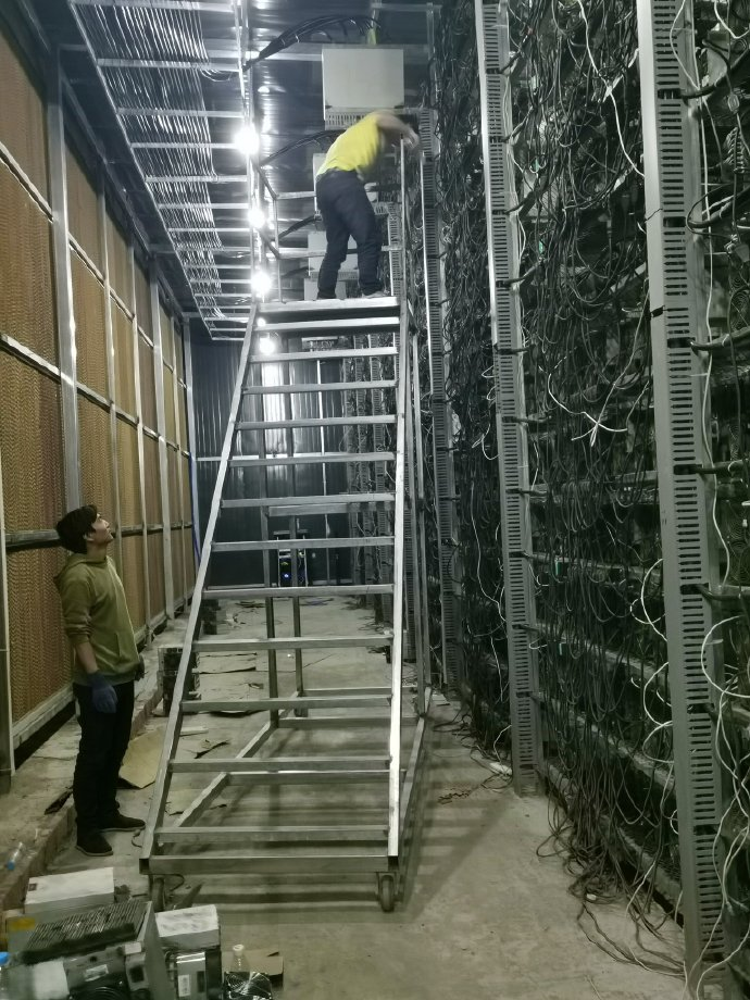 比特币一夜暴跌崩盘！全球最大矿场断电关机，韭菜：都怪中国