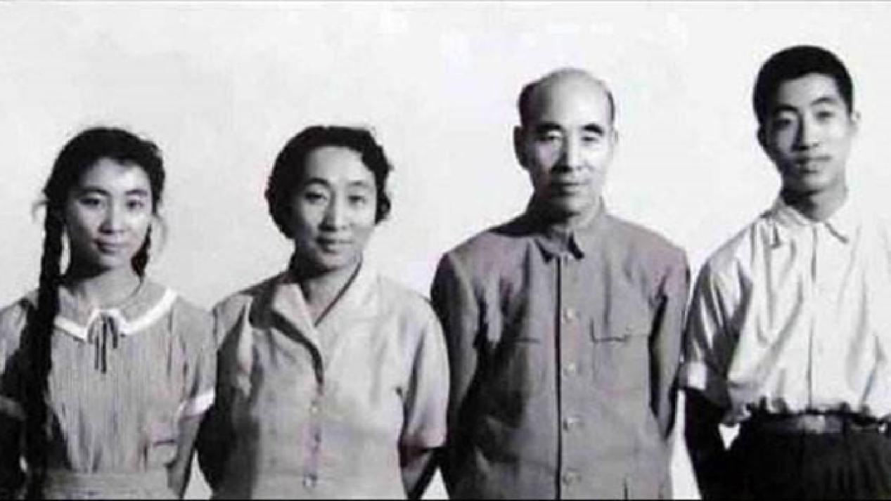 林彪儿子林立果去世后，留下貌美妻子，她后来过得怎样？