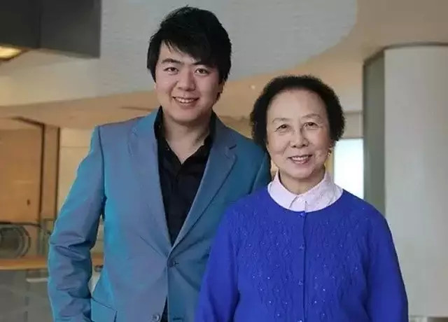 比起李云迪的自甘堕落，“钢琴王子”郎朗的清醒，真叫人佩服