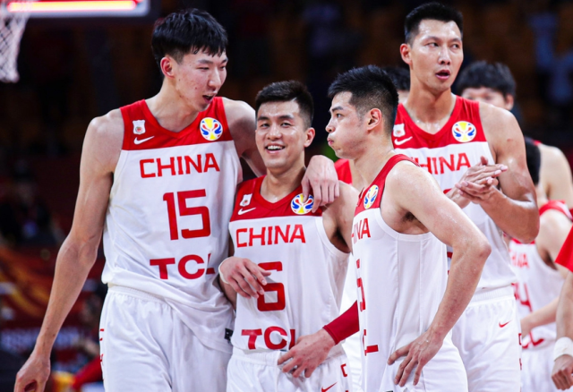 cba为什么都穿李宁(李宁曝CBA新赛季装备！4大特色堪比NBA，但24年联赛赛场或变T台)