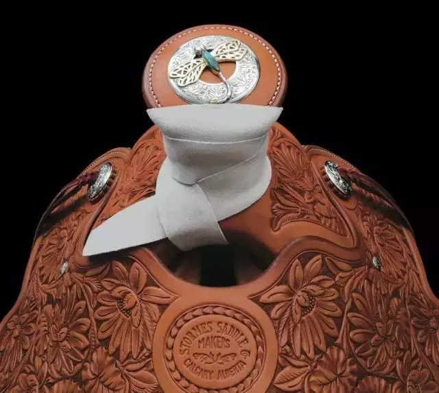 上万元的包包可别糟蹋了，这样保养，再背10年都不会烂！