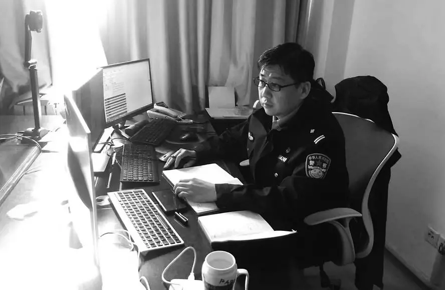 倒下的那一刻，李弦仍在记录工作日志......