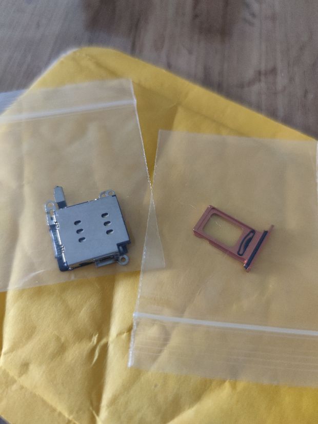 XR更换电池和双sim卡槽