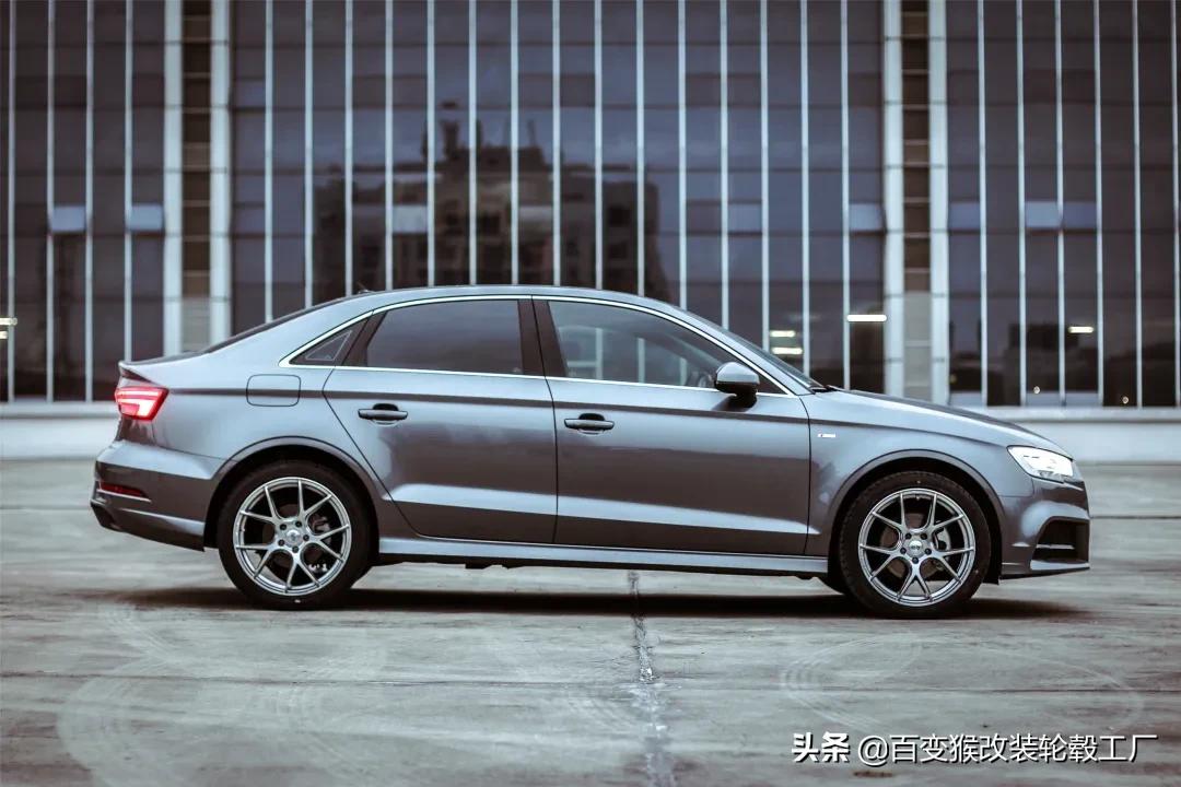 天生就是改装的好胚子，换个轮毂让奥迪A3更有“钢炮”味