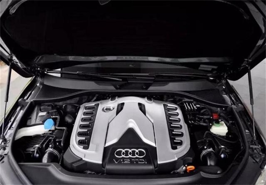 到店实拍奥迪Q7 V12柴油版，257万高等价位，扬言能拖动一架飞机