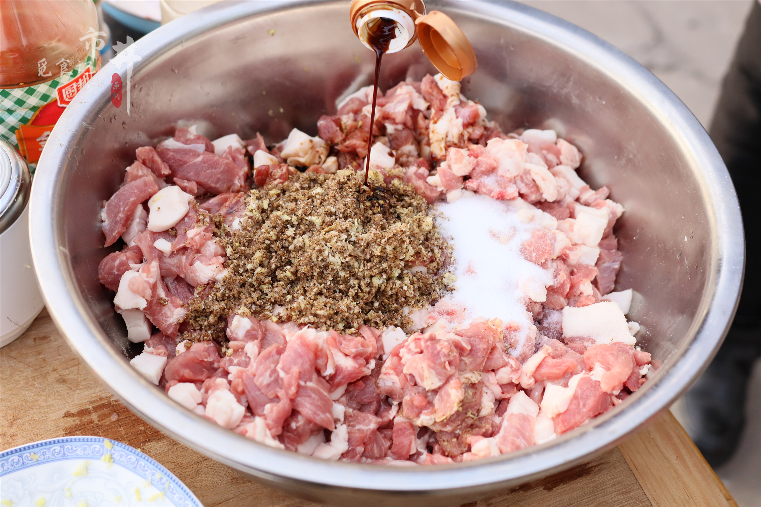 做广式香肠，调味料用“3321”的比例刚好，甜咸可口，味道香