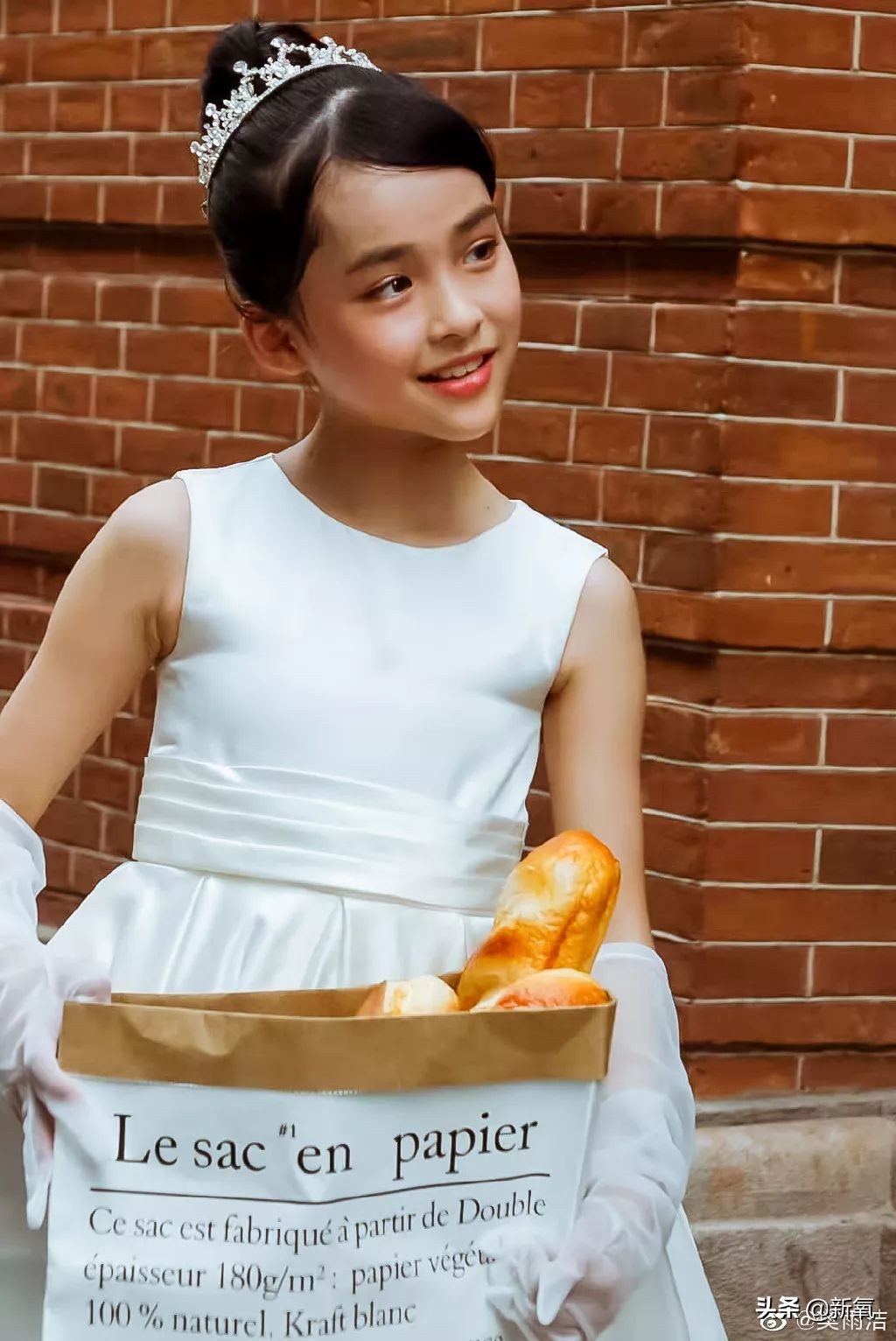 05后混血颜美少女靠一个镜头征服观众,还是年纪最小的男神收割机