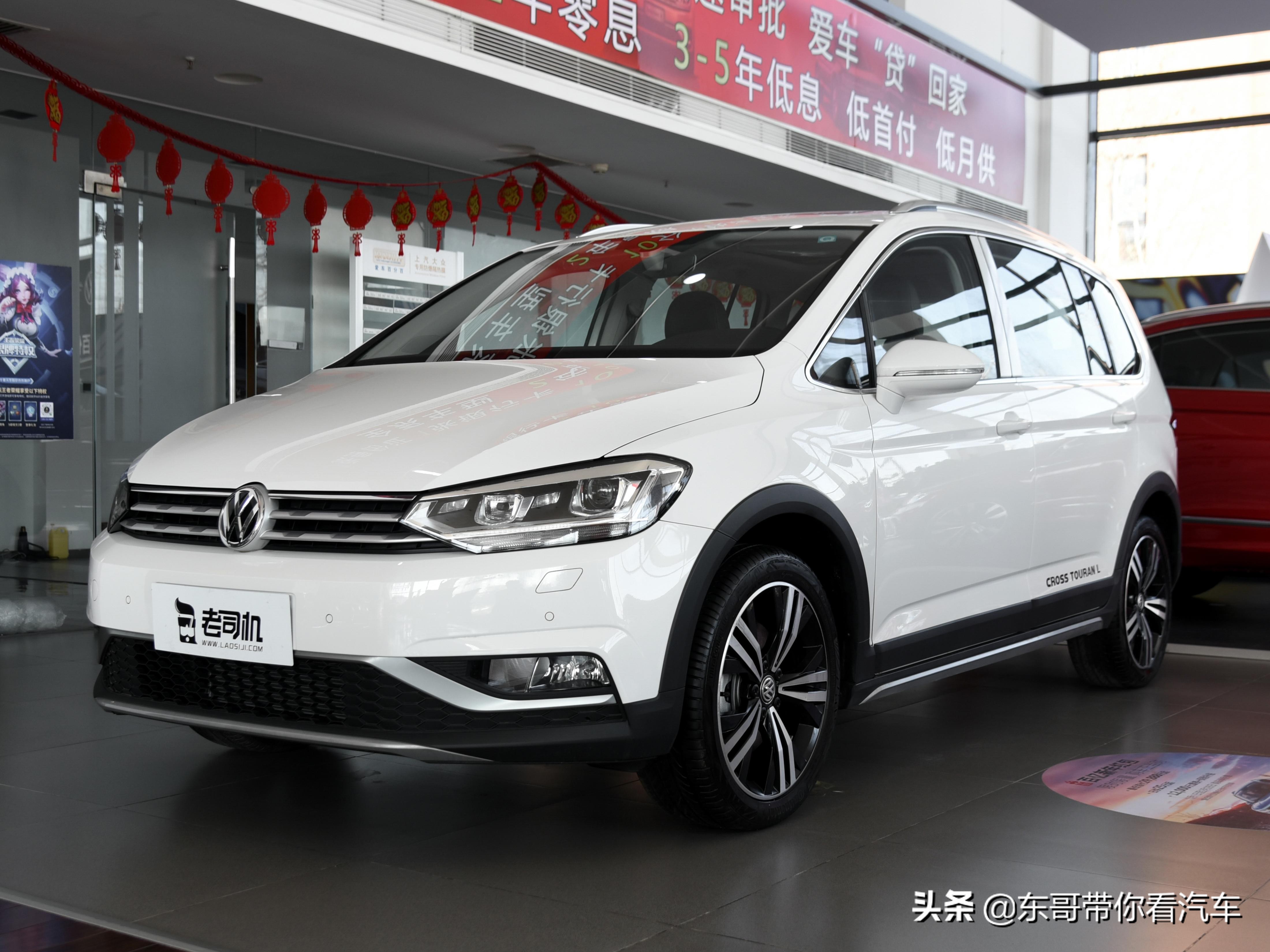 大众途安5座版车型，头部空间宽敞舒适，展现实用大气的驾驶体验。
