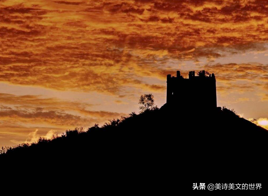 范仲淹水平很高的一首词，仅6句共有3个千古名句，最后7字经典