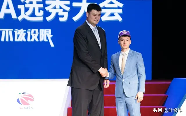 孟博龙为什么能打cba(北控男篮新秀孟博龙，曾经遭遇两次重伤，堪称CBA最励志的球员！)