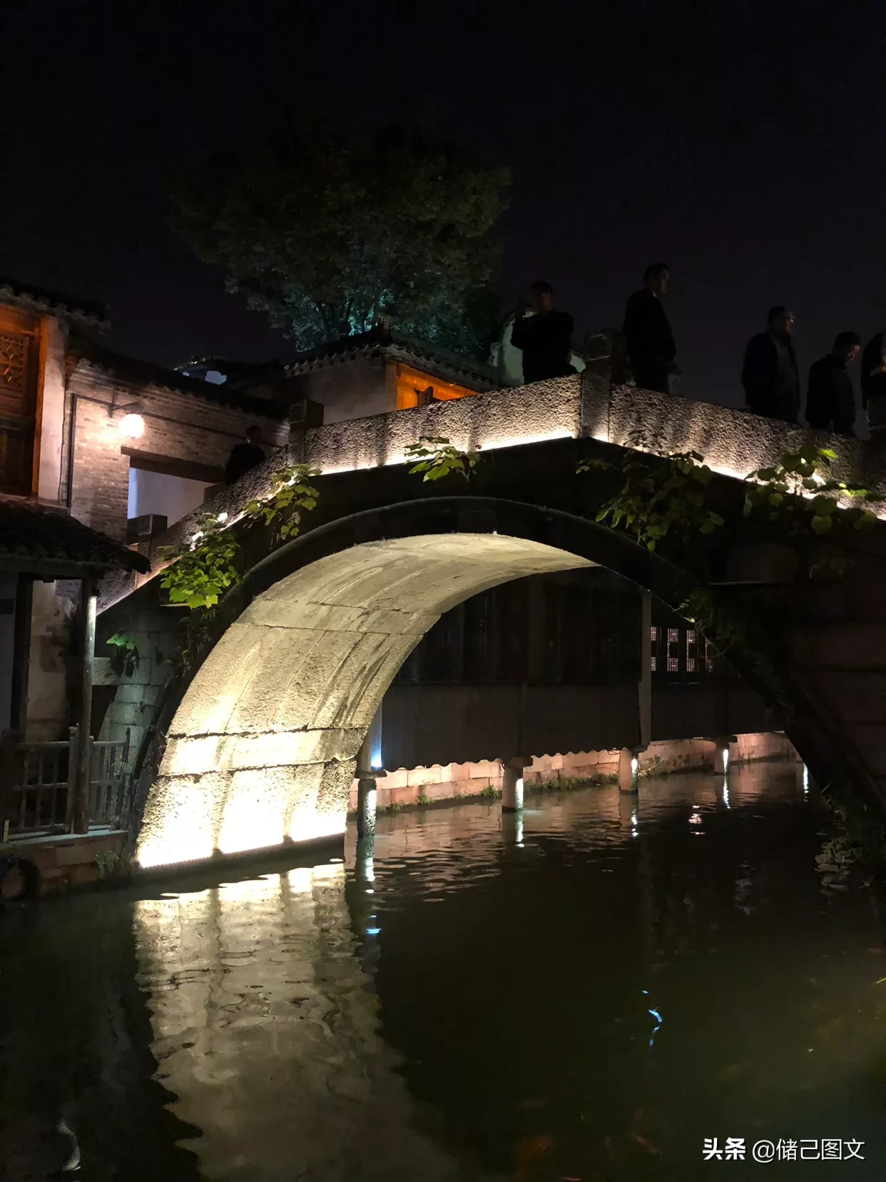 乌镇西栅的夜景如诗如画