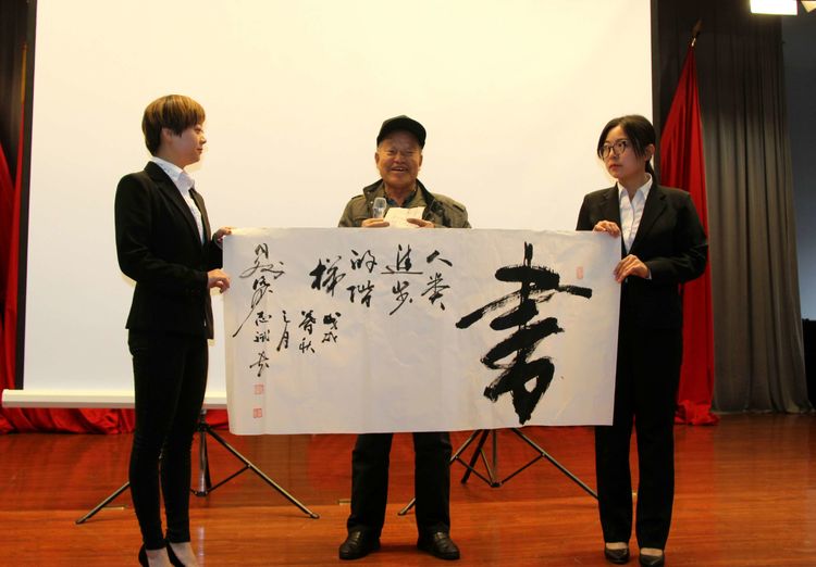 刘顺虎：远瞻红日染秋色 近看墨翁画腊梅