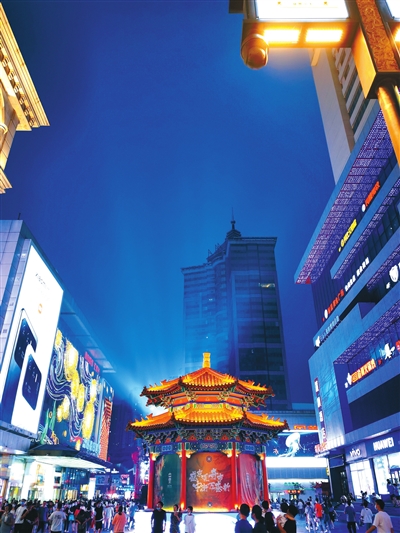 在时尚街区与幽古巷陌之间徜徉，触摸400年历史，寻访沈阳中街的前世今生