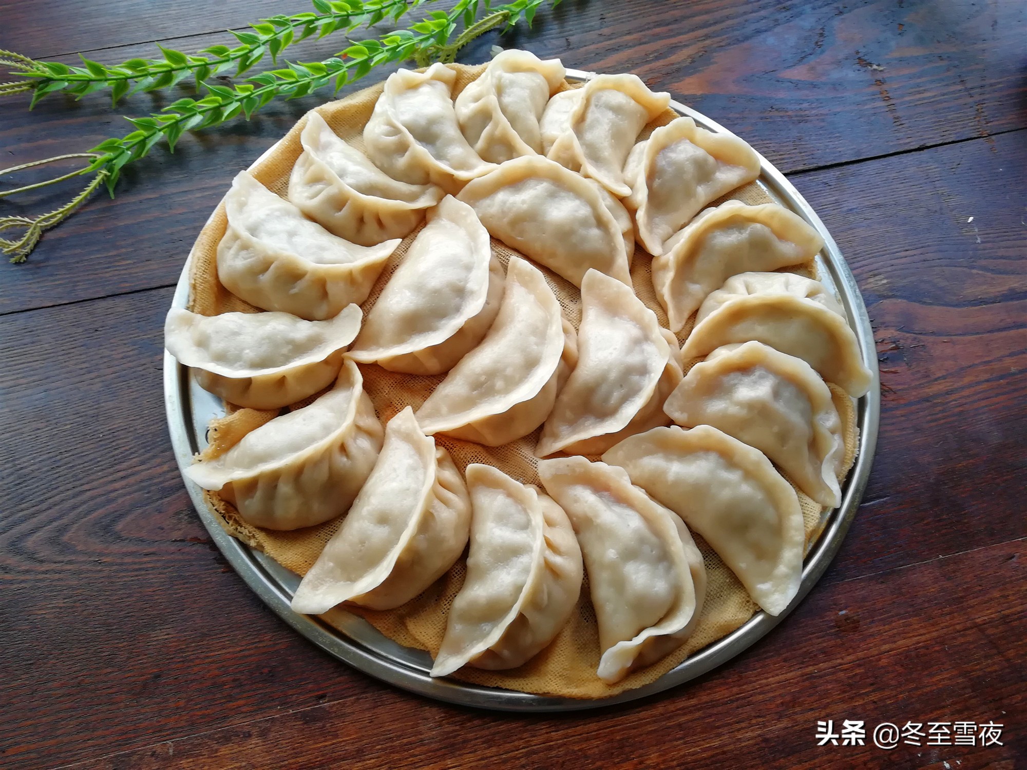 吃饺子，这个肉馅的饺子最香了，香嫩可口，就是有点贵