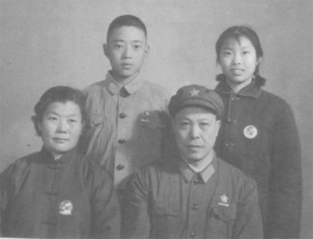 哈军工建校的首任院长兼政委是陈赓，第二任院长和政委分别是谁？