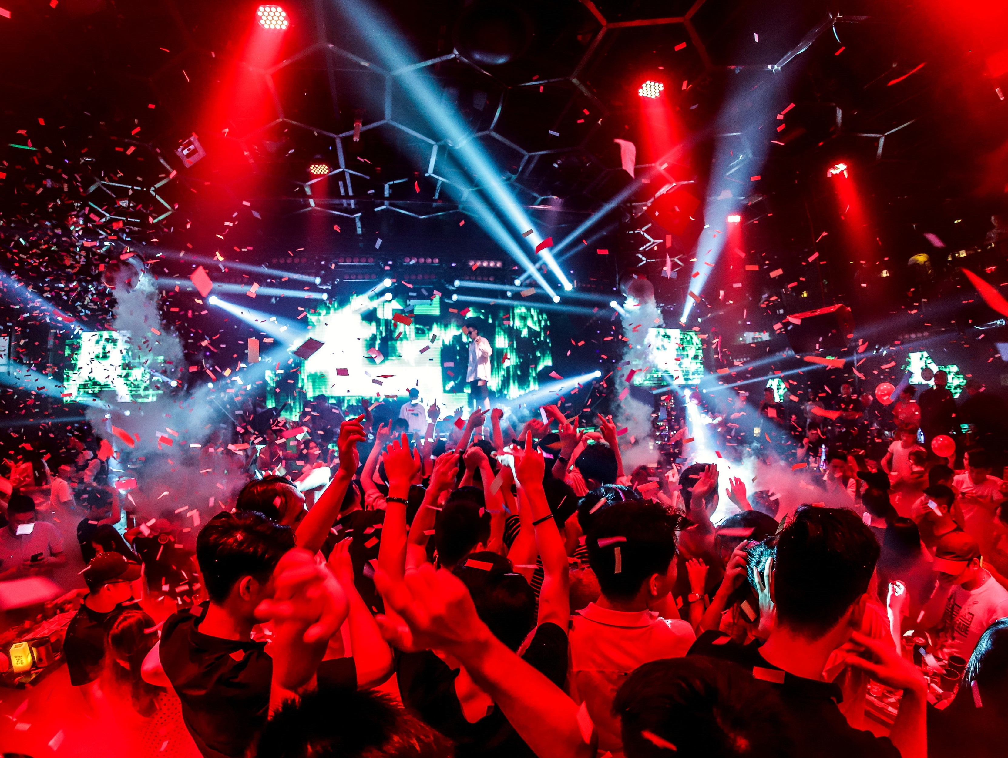 方晓红：骗婚单身汉反被卖，后因贩毒被捕，成福建首例注射死刑犯