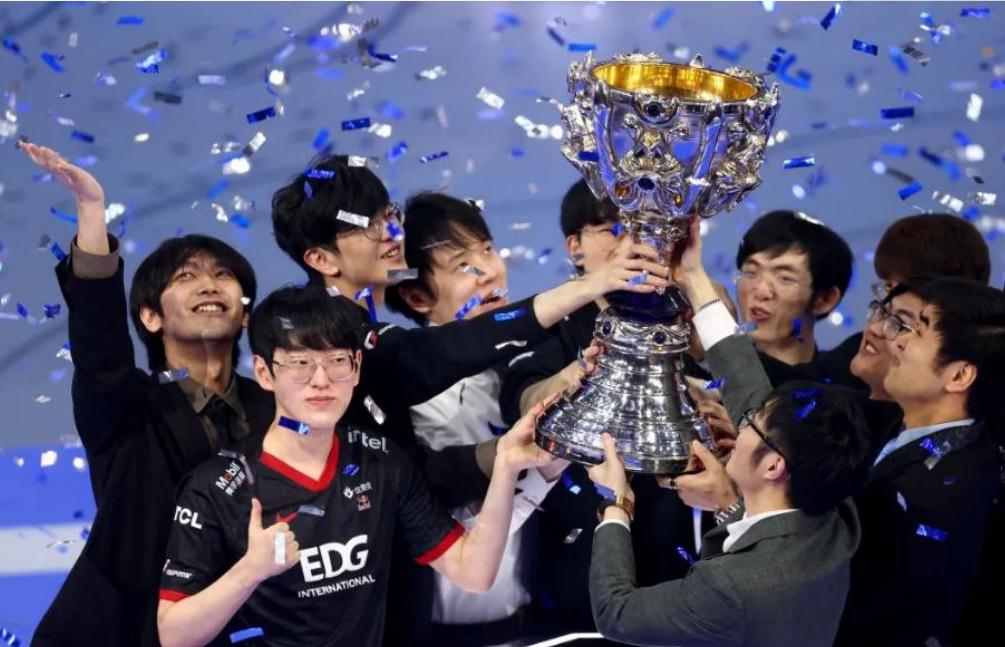 中国传媒大学电竞专业（EDG夺冠后）