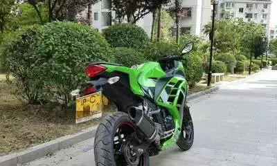 挂着沪C牌的豪车，不配拥有爱情？