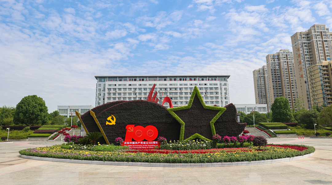 争取武汉高校在麻城设立分校，尽快结束麻城没有大学的历史