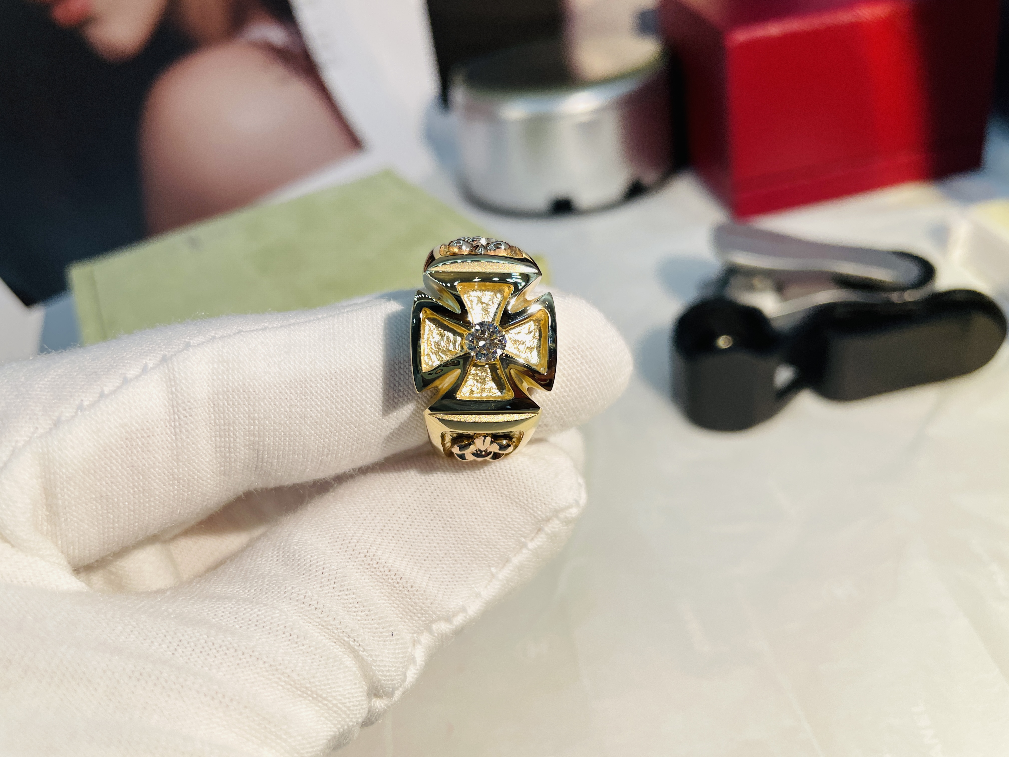 卖黄金的珠宝公司菜百跌到发行价，做培育钻石的力量钻石涨11倍？