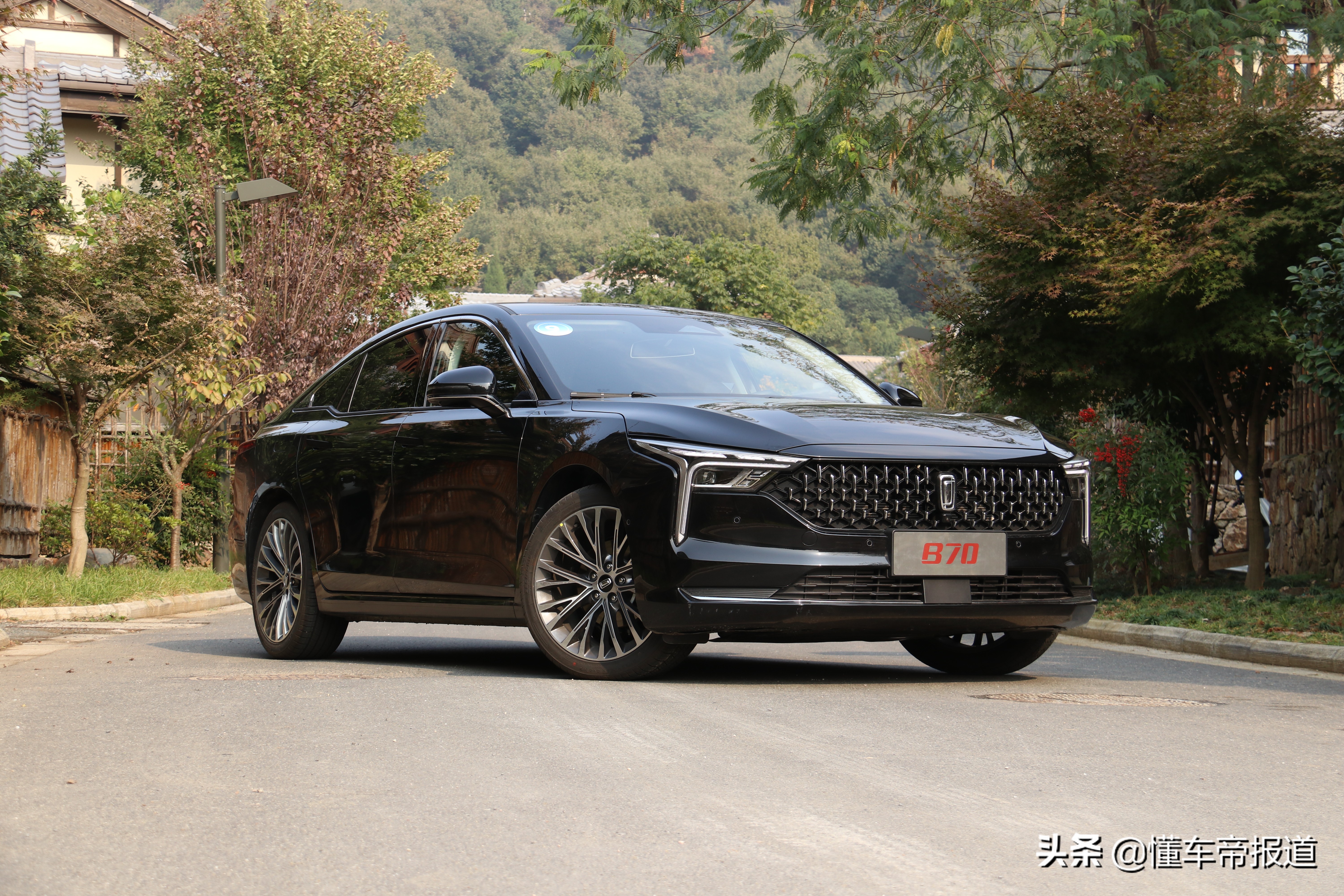 新车 | 自带“爆款”潜质！试驾一代奔腾B70