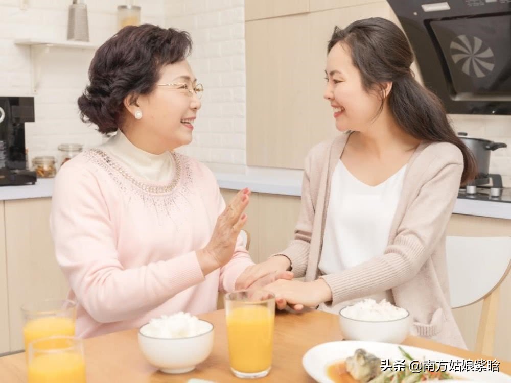 聪明的儿媳妇,这样和婆婆相处,网友:太智慧了